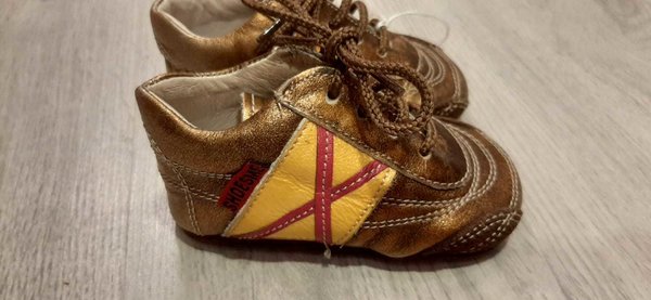 Schoenen Shoesme maat 19 goud met geel